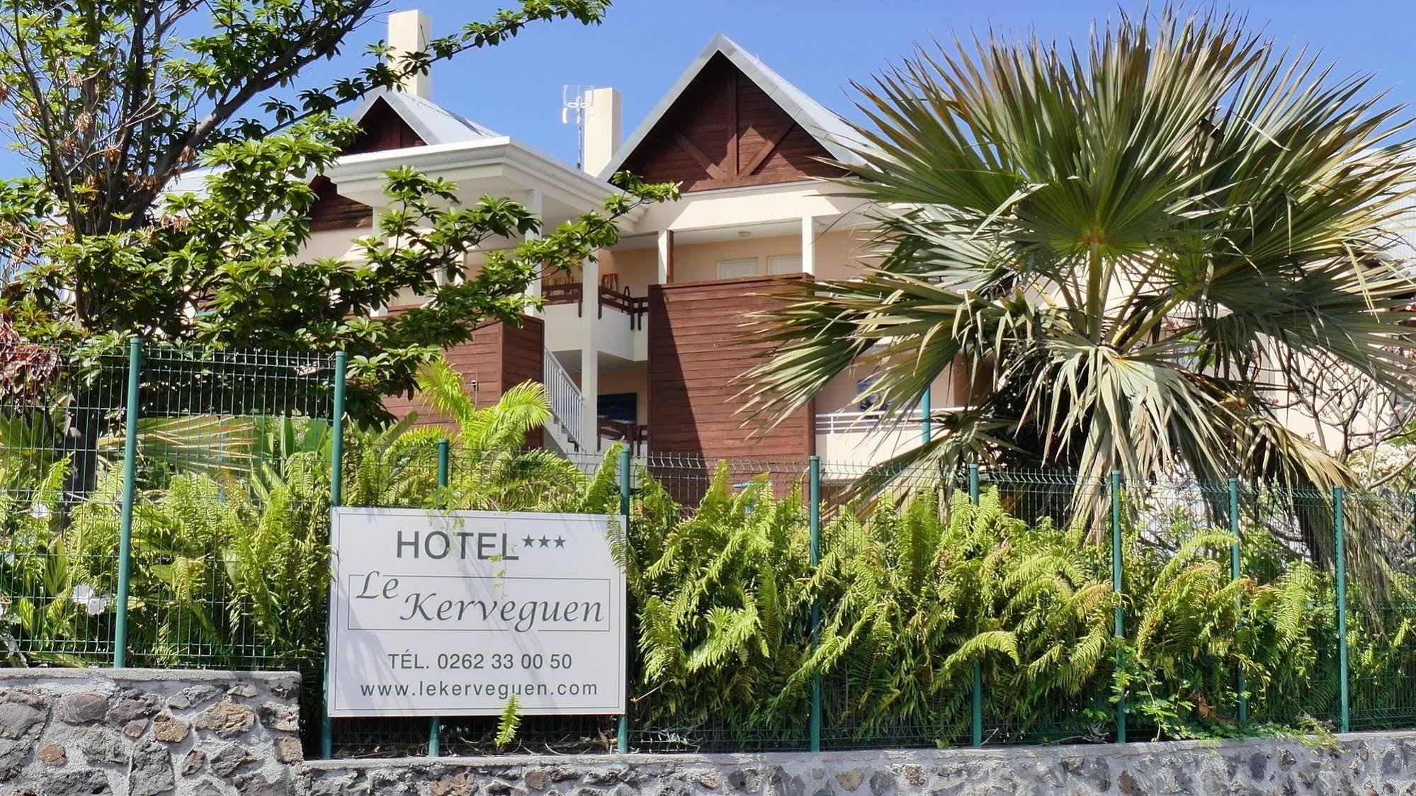 Le Kerveguen Hotel Saint-Gilles-les-Bains Buitenkant foto