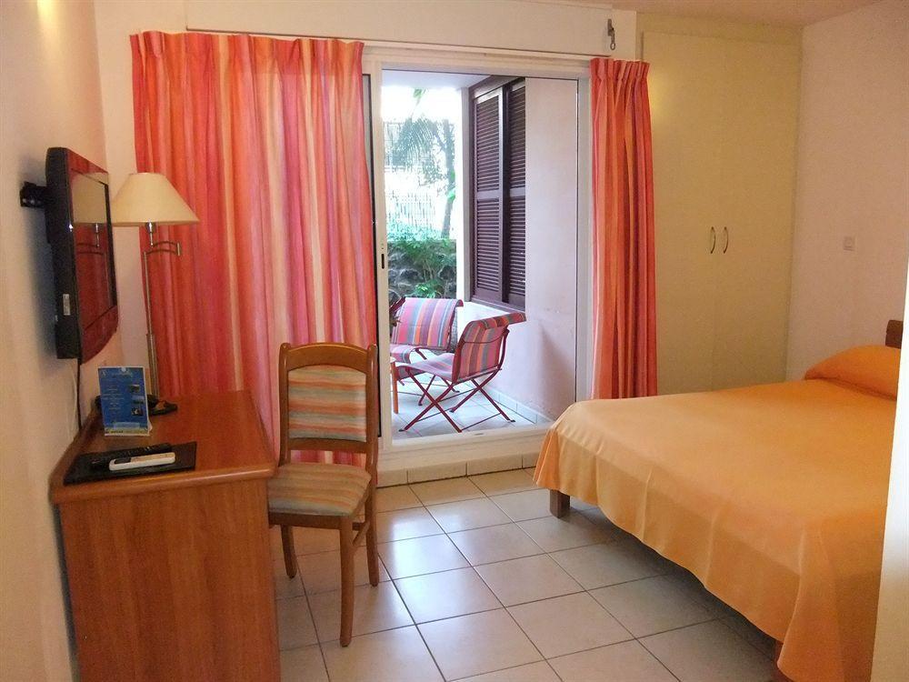 Le Kerveguen Hotel Saint-Gilles-les-Bains Buitenkant foto