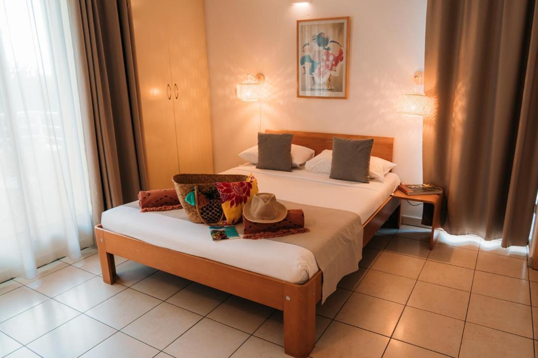 Le Kerveguen Hotel Saint-Gilles-les-Bains Buitenkant foto