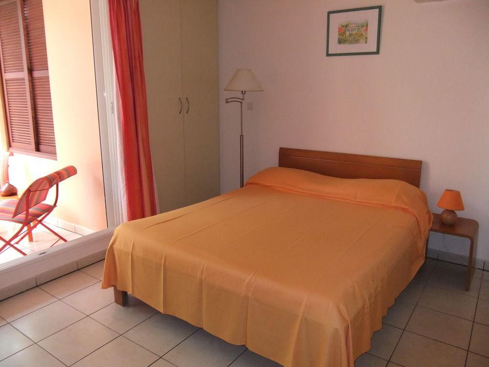 Le Kerveguen Hotel Saint-Gilles-les-Bains Buitenkant foto