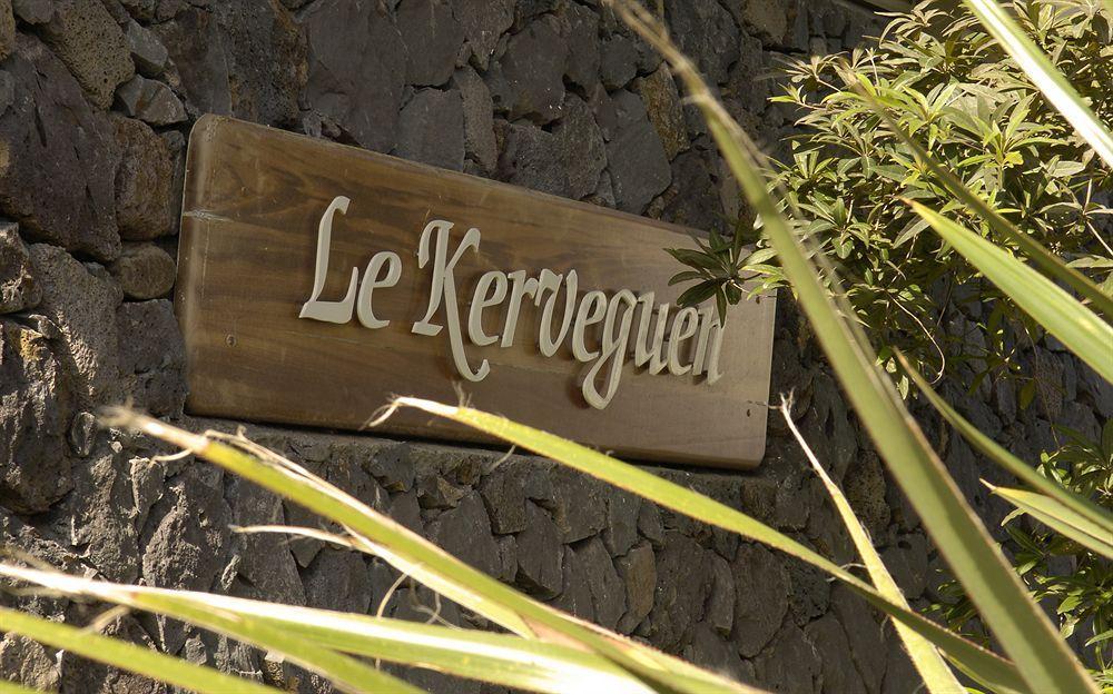 Le Kerveguen Hotel Saint-Gilles-les-Bains Buitenkant foto