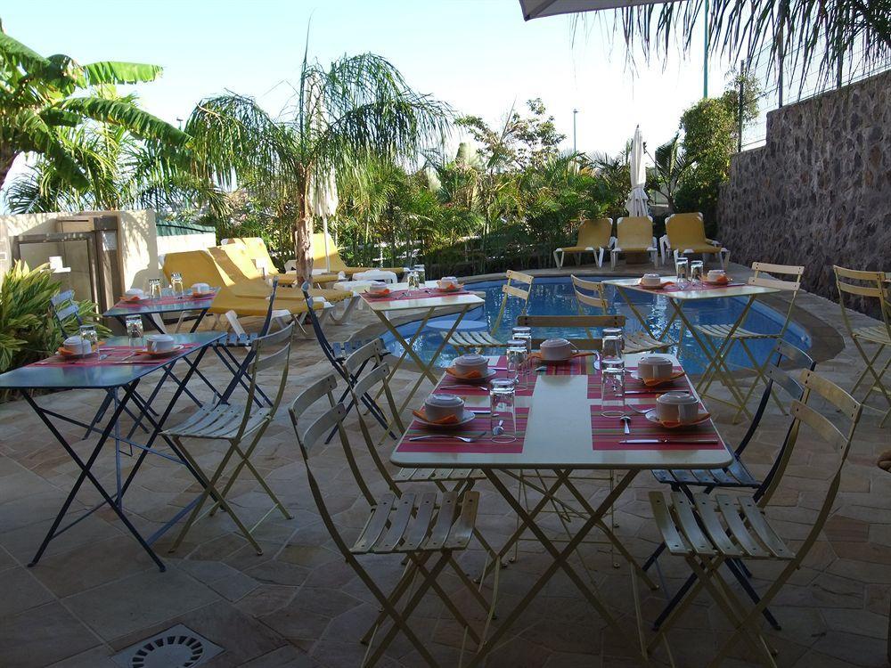 Le Kerveguen Hotel Saint-Gilles-les-Bains Buitenkant foto
