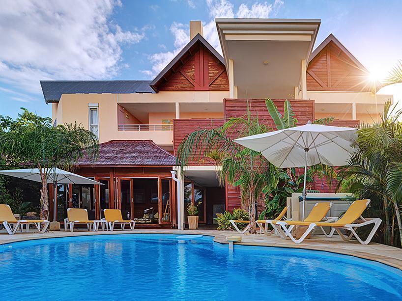 Le Kerveguen Hotel Saint-Gilles-les-Bains Buitenkant foto