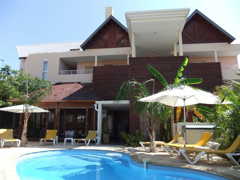 Le Kerveguen Hotel Saint-Gilles-les-Bains Buitenkant foto