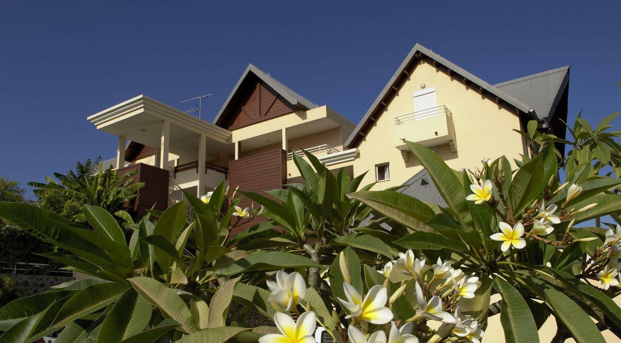 Le Kerveguen Hotel Saint-Gilles-les-Bains Buitenkant foto