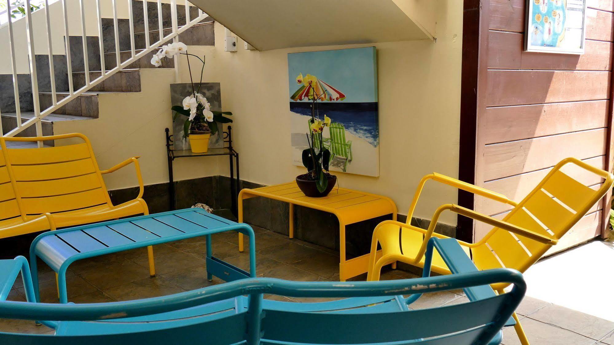 Le Kerveguen Hotel Saint-Gilles-les-Bains Buitenkant foto