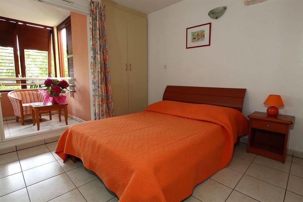 Le Kerveguen Hotel Saint-Gilles-les-Bains Buitenkant foto
